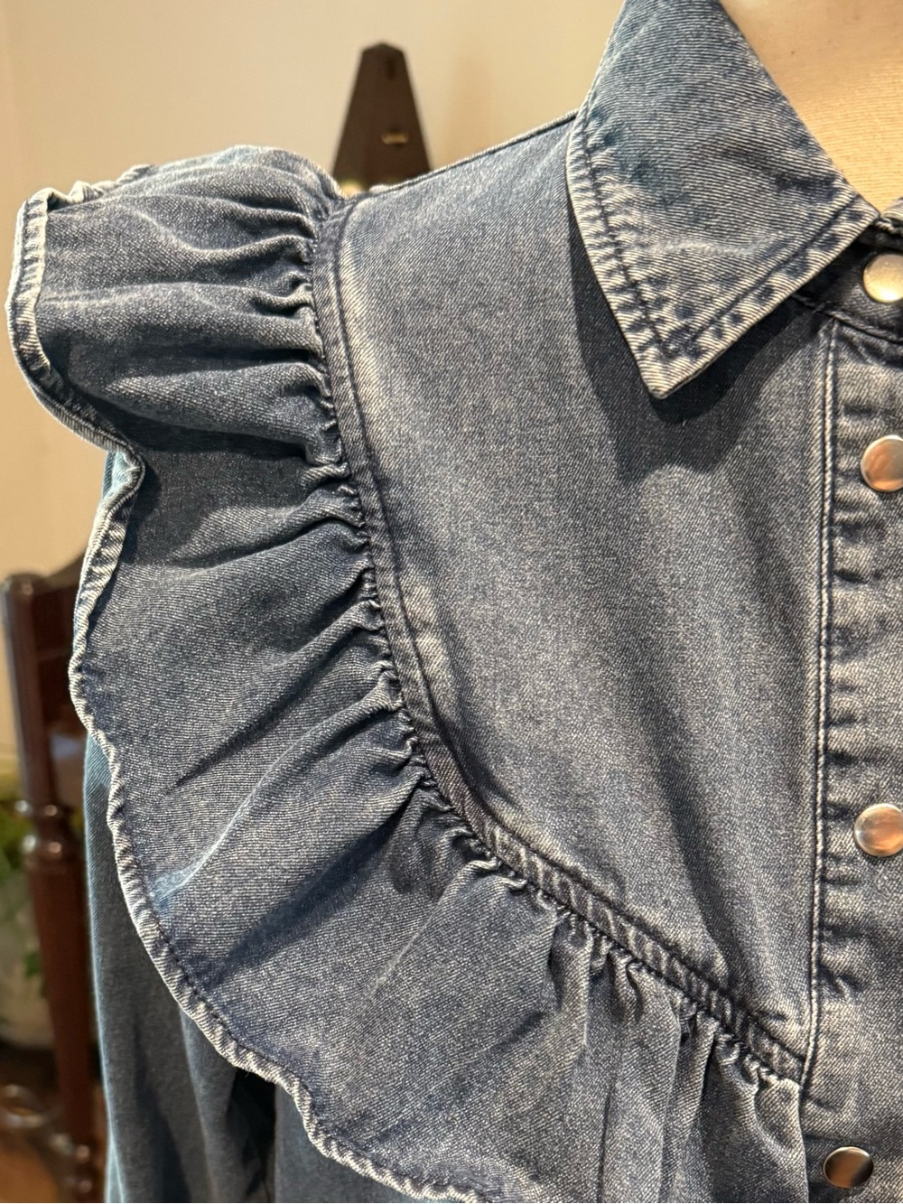 MOTF Ruffle Button-Down Blouse Size Large - Picture 3 of 6